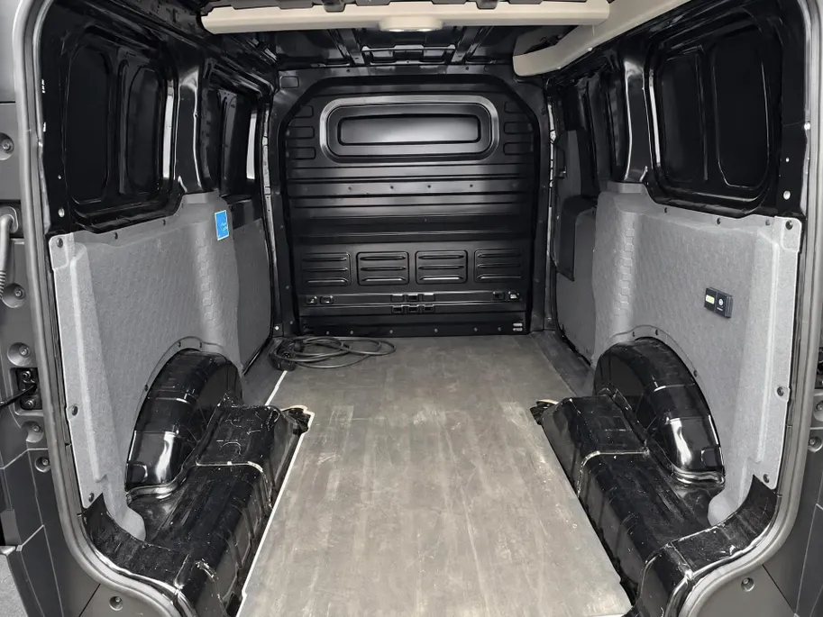 Kia PV5 L2H1 Elite Executive 71.2 kWh | Leverbaar begin volgend jaar | Meest Luxe uitvoering | Gebouwd voor elke klus | 419mm lage instap, 4,420L inhoud | 416km range (WLTP). 30 min van 10 - 80% geladen