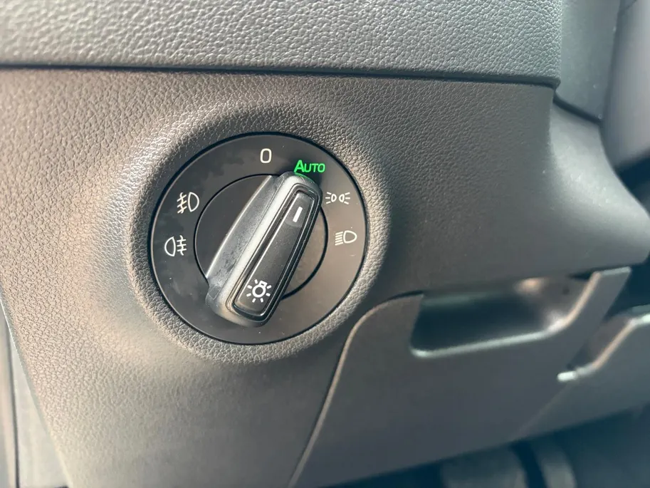 Škoda Karoq 1.5 TSI ACT Business Edition *Automaat*Navi via Carplay*Camera*Parkeersensoren*Climate Control*Keyless*Cruise Control*LM.Velgen*Zeer nette auto!