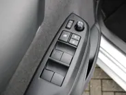 Mazda 2 Hybrid 1.5 Agile | Comfort pakket | 15' LM | Stoelverwarming | Apple Carplay/Android Auto |