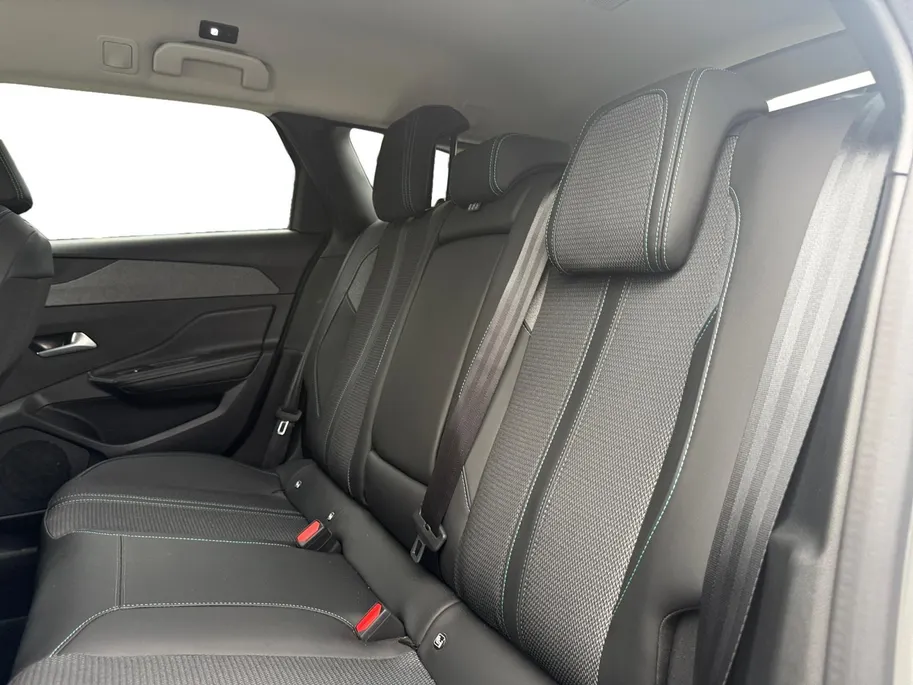 Peugeot e-308 SW Allure EV 54 kWh | 99% SOH | WLTP 410 KM | Fabrieksgarantie! |Dodehoek detectie | Achteruitrijcamera | Led Koplampen | Comfortpack |
