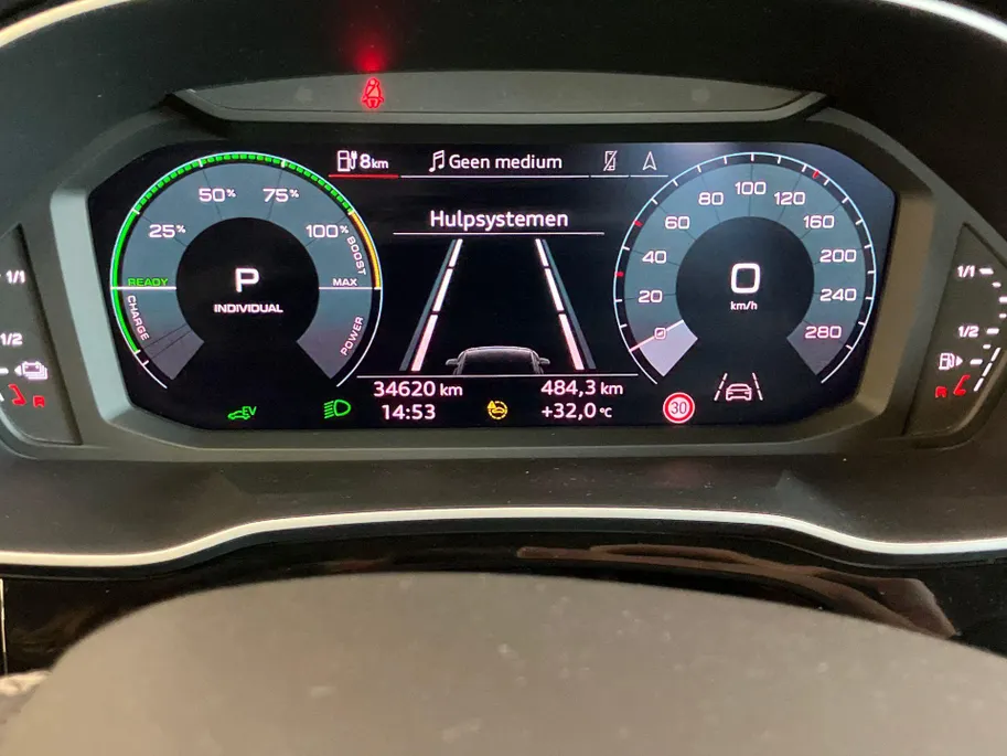 Audi Q3 45 TFSIe 180kW/245PK S Line · Panoramadak · Apple/Android Car Play · Drive select