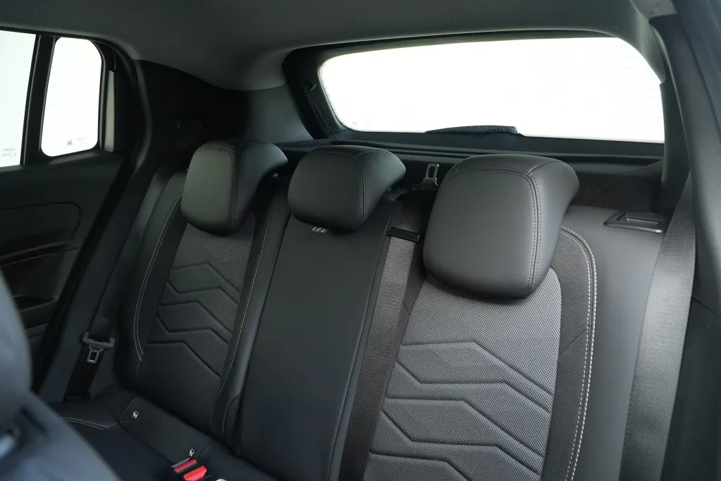 Jeep Avenger 1.2 e-Hybrid Summit | Navi | JBL | Camera | Winter | 18'