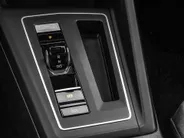 Volkswagen Golf variant Life Edition 1.5 eTSI 116 pk 7 versn. DSG · Achteruitrijcamera · draadloze telefoonlader · Trekhaak inklapbaar, met elektrische ontgrendeling ·