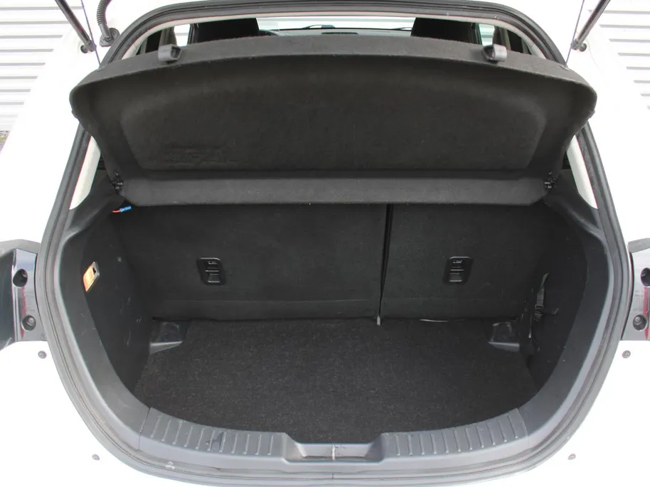 Mazda 2 1.5 Skyactiv-G GT-M | Trekhaak | Camera | Stoelverwarming | 16' LM | Navi | Cruise | Clima | Dodehoek detectie | LED | HUD |