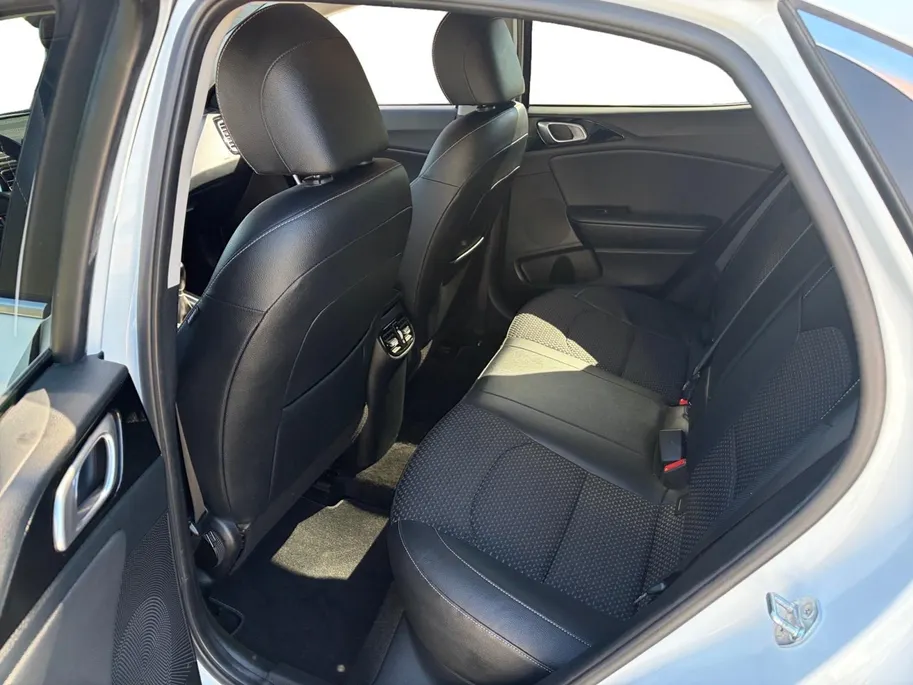Kia XCeed 1.0 T-GDi DynamicPlusLine | Stoel- en stuurverwarming | Keyless entry/start | Achteruitrijcamera | Parkeersensoren achter | Apple/Android Carplay | Cruise control | Climate control | Navi
