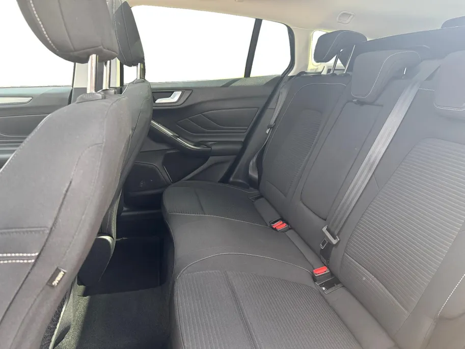 Ford Focus Wagon 1.0 EcoBoost Titanium Business | NL Auto | Dealeronderhouden | Panormadak | Winter Pack | Comfort Pack | Apple Carplay & Android Auto |