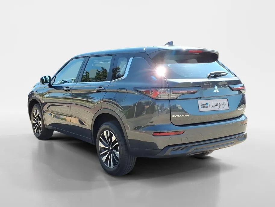 Mitsubishi Outlander 2.4 PHEV Pure | Showroomvoorraad model met 5.000 euro korting bij levering voor 30-6-2026  |Navigatie | Airco/ECC | L.M.Velgen | 8 jaar garantie.m25