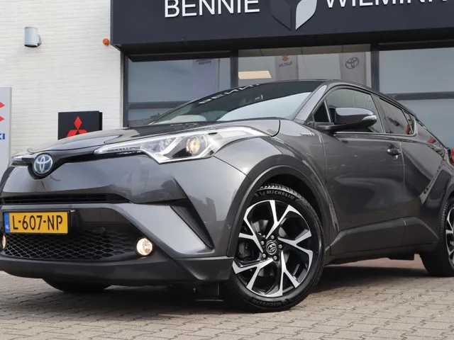 Toyota C-HR 1.8 Hybrid Style Trekhaak | All Seasonbanden | Stuur en stoelverwarming