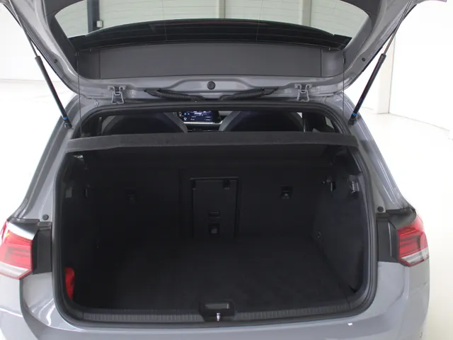 Volkswagen Golf 1.5 eTSI R-Line (2x) DSG | Navigatie | LM '17 | PDC + Camera |  Aut. Airco