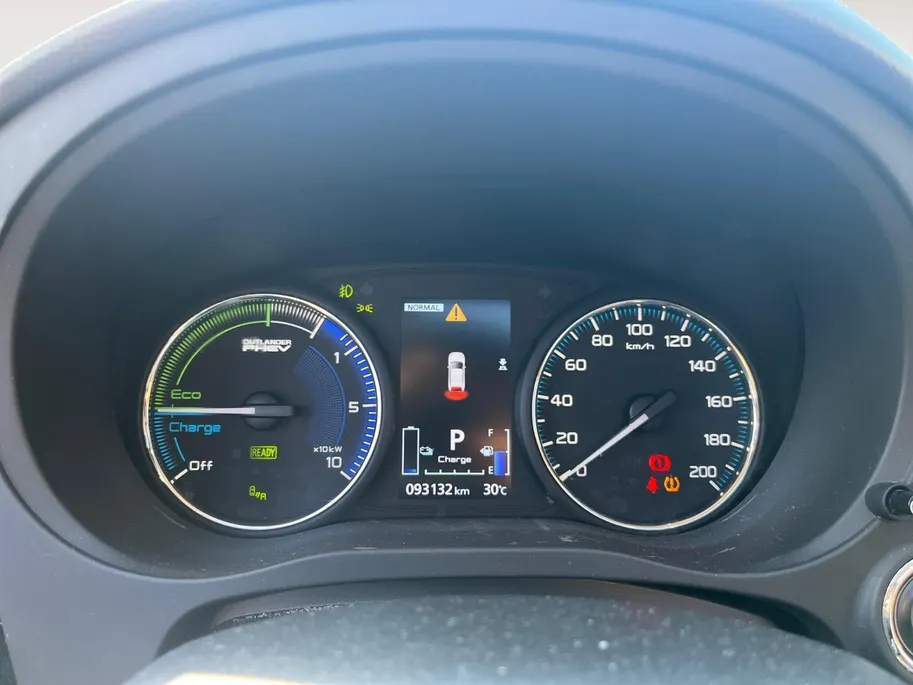 Mitsubishi Outlander 2.4 PHEV autom. Intense+ NL Auto | Pano dak | Trekhaak | LED | Alcantara | Blind Spot | Stoel-/stuurverwarming | etc.