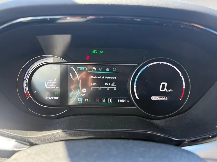 Kia e-Niro ExecutiveLine 64 kWh Meest luxe uitvoering | 1e Eigenaar | Dealer onderhouden | 3 Fase laden | Allseason banden | Metallic lak | Fabrieksgarantie | NAP