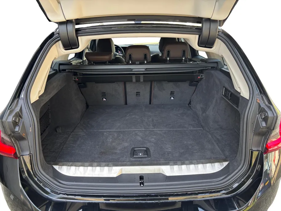 BMW 3 Serie Touring 320e | Leder |  Dealer onderhouden | Blackpack | Virtual cockpit | Camera |