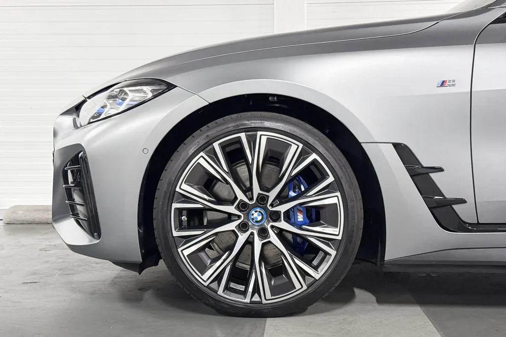 BMW i4 eDrive40 High Executive