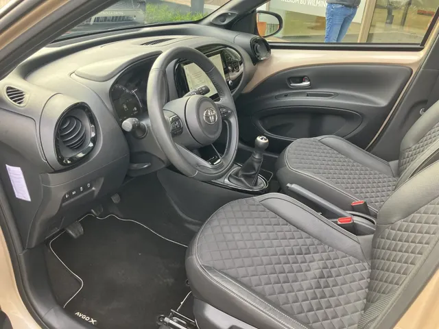 Toyota Aygo X 1.0 VVT-i MT Premium Cabrio | JBL | PDC v/a (12000km!!)