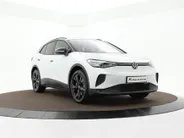 Volkswagen ID.4 Limited Edition 58 kWh accu 190 PK · Achteruitrijcamera · Draadloze telefoonlader · Trekhaak, elektrisch uitklapbaar · Voorraad OUTLET · Prijs is inclusief inruilpremie ·