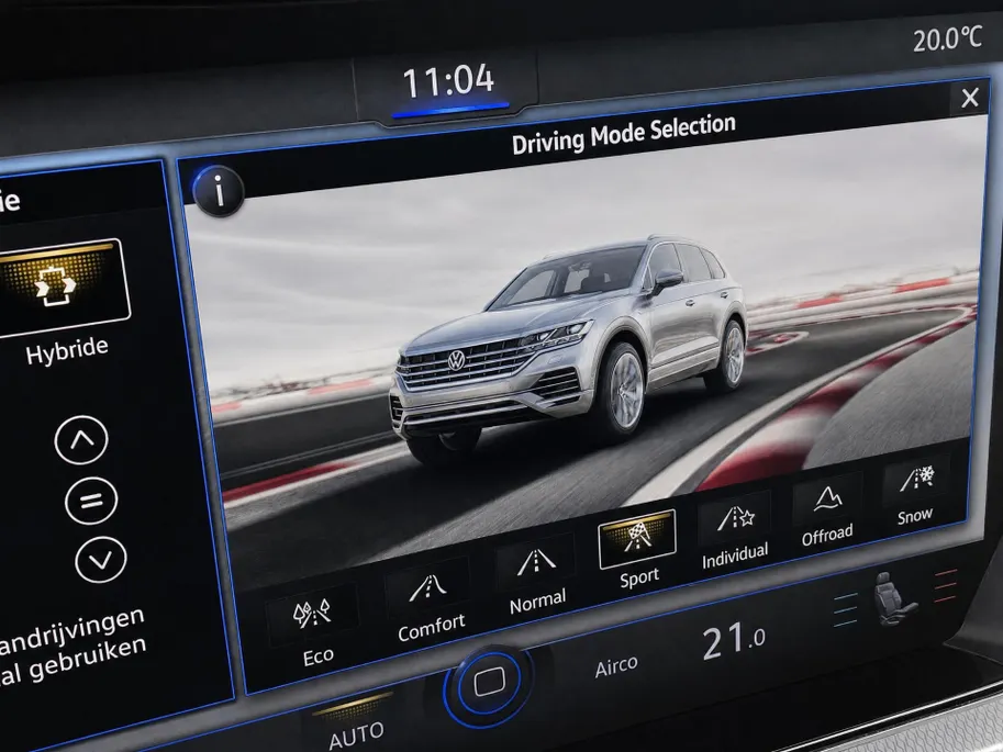 Volkswagen Touareg 3.0TSI 340kW/462PK R-line · Panoramadak · Trekhaak · Leder · Luchtvering
