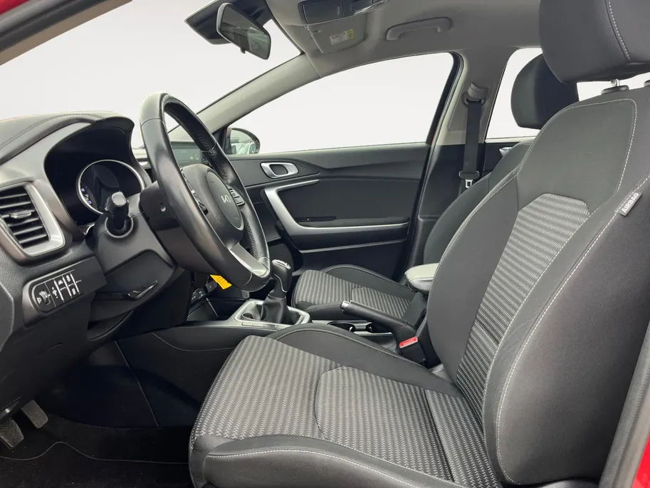 Kia XCeed 1.0 T-GDi ComfortLine | Gratis beurt bij aflevering | All seasons banden | Apple Carplay | Android Auto | Achteruitrijcamera | Climate control | Stoelverwarming | Stuurverwarming |