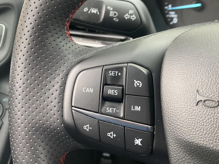 Ford Fiesta 1.0 EcoBoost Hybrid 125 pk ST-Line Apple Carplay/ Android Auto - Winter Pack