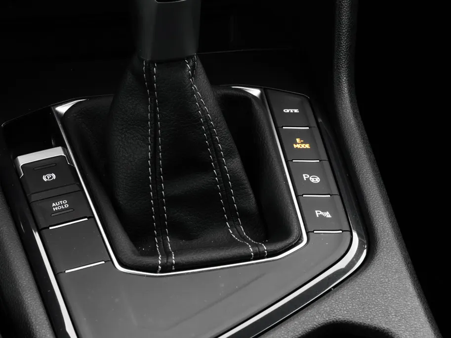 Volkswagen Tiguan 1.4 TSI eHybrid 245pk DSG R-Line Business · Camera · Inklap. Trekhaak · Dodehoeksensor · Parkeer Assistent · Stuur- & Stoelverwarming · 19'Velgen ·