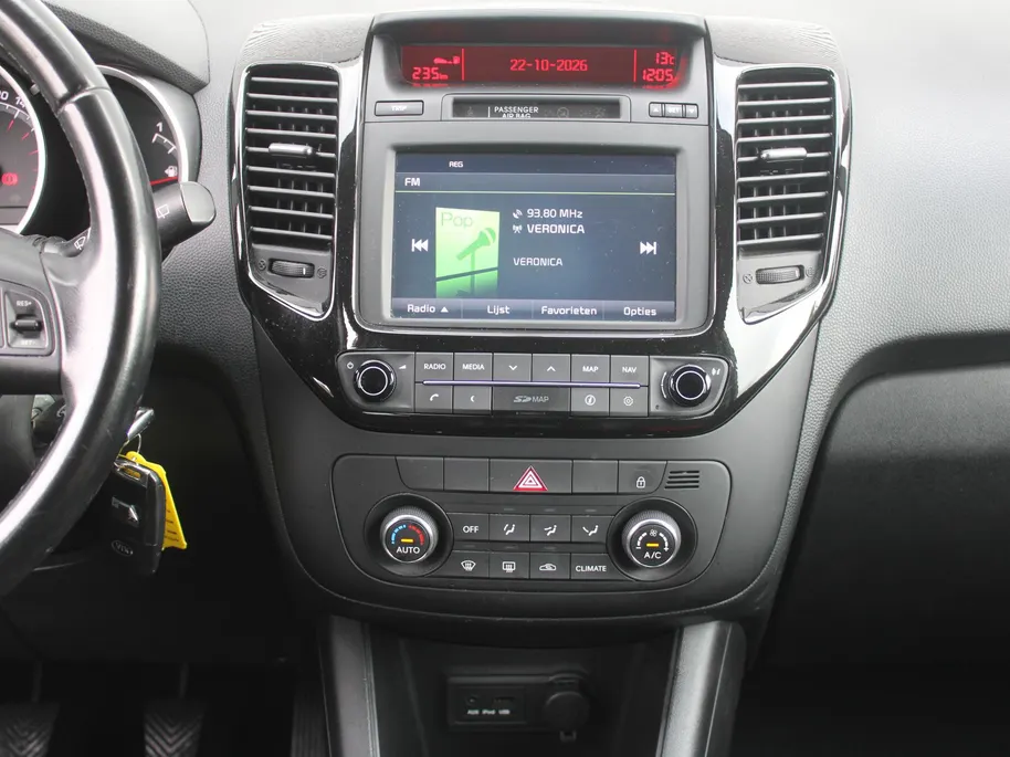 Kia Venga 1.4 CVVT First Edition | 16' LM | Trekhaak | Navi | Airco | Cruise | Camera | PDC | All seasons |