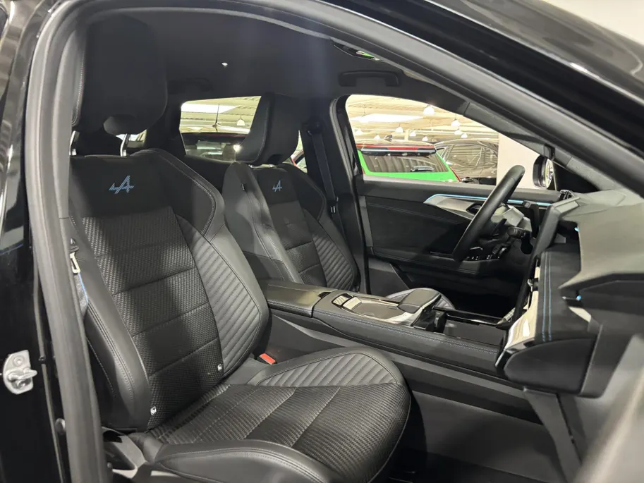 Renault Austral 200PK E-Tech Full Hybrid Esprit Alpine Automaat | 360 Camera | Elektrisch Verstelbare Stoelen | Apple CarPlay/Android Auto | Digital Cockpit | Climate Control | Stoelverwarming | Full LED | 20' Lichtmetalen Velgen |