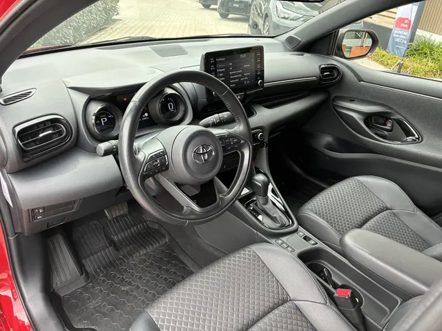 Toyota Yaris 1.5 Hyb. Executive | PDC v/a | Stoelverwarm. | Blindspot |
