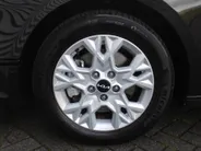 Kia Ceed Sportswagon 1.5 T-GDi DynamicPlusLine | Stoel- & stuurverwarming | Camera | Clima | Cruise adapt. | LED | Navi | Elek. achterklep | 16' LM |