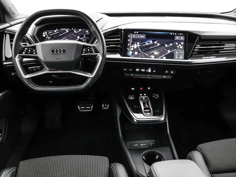 Audi Q4 Sportback e-tron 40 S edition 204 PK 77 kWh · SOH 96,3% · Panoramadak · Camera · Apple/Android Car Play · Navigatie · Head-Up Display ·