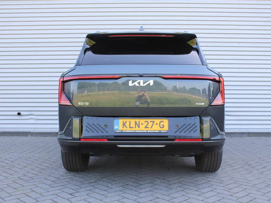Kia EV5 GT-PlusLine 81.4 kWh | Schuifdak | Stuur-/stoelverwarming + ventilatie | Warmtepomp | 360 Camera | Elek. stoelverst. | Leer | HUD | LED | 19" LM |