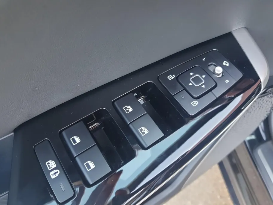 Kia EV6 GT-Line AWD 77.4 kWh | Schuifdak | Rondom Camera | Stoel verwarming en ventilatie | Elektrisch bedienbare voorstoelen | Meridian audio