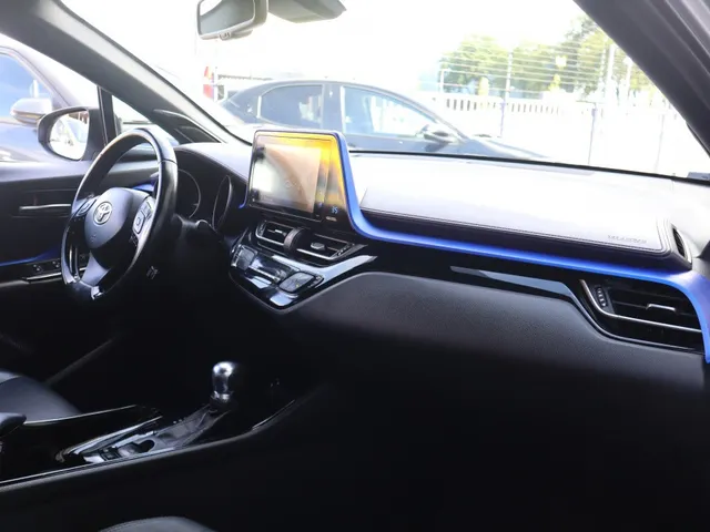 Toyota C-HR 1.8 Hybrid Bi-Tone Trekhaak | Leder | Blindspot | Stoelverwarmin