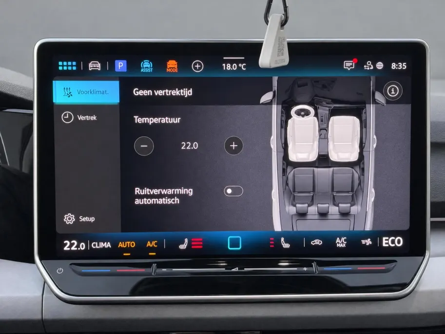 Volkswagen Golf 1.5 eHybrid 204pk DSG Life Edition · Camera · Keyless · Apple/Android Car Play · Stoelverwarming · Apple/Android Car Play · Garantie t/m 17-05-2030 of 100.000km