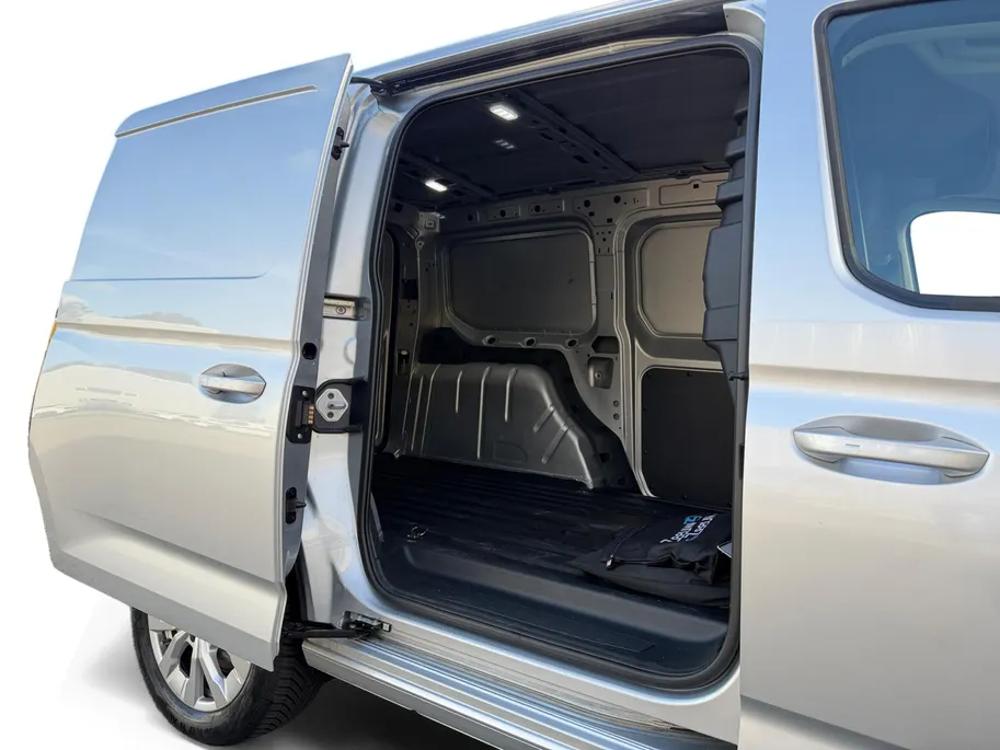 Ford Transit Connect 1.5 EcoBoost PHEV L2 Limited | NL auto | Adapt. Cruise control | Trekhaak | Parkeersensoren voor en achter | Achteruitrijcamera | Navigatie | Apple carplay & Android auto | BLIS | Voorruitverwarming | 17' inch lichtmetalen velgen |