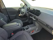Kia EV2 Plus 42.2 kWh | Navigatie | Climate control | Stoel + Stuurverwarming | Parkeer sensoren voor + achter | Parkeer camera achter | DEMO