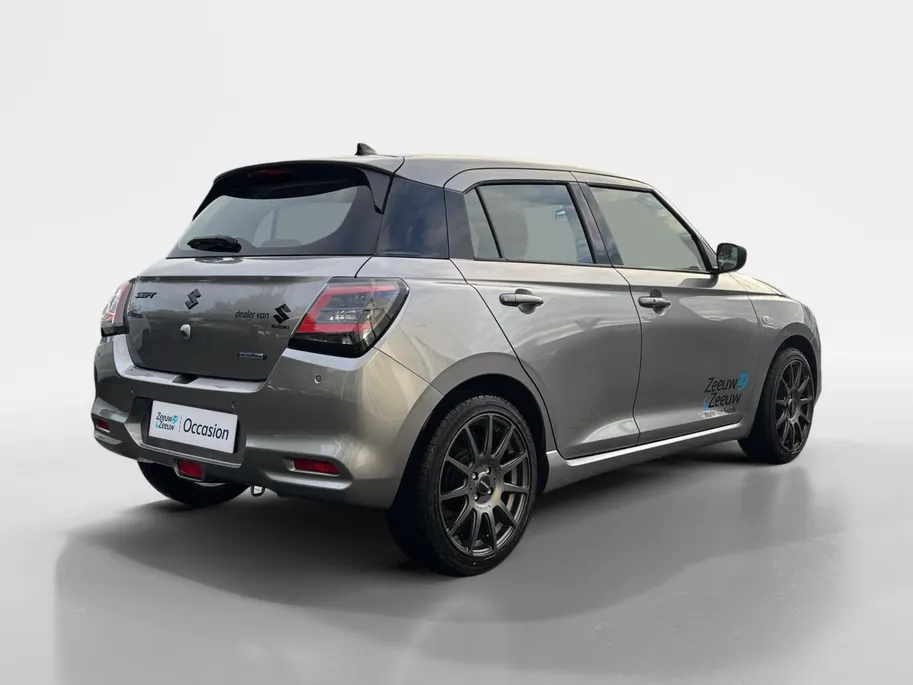 Suzuki Swift 1.2 Comfort Sport | 17 inch | Zwarte logo's | Carbon spiegels | Sharkfin antenne | Carplay | Adapt. Cruise | Navi | Keyless start