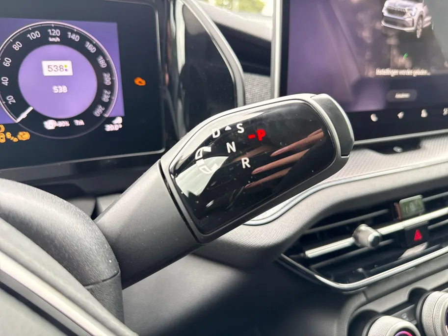 Škoda Kodiaq Business Edition Plus 1.5 TSI PHEV 150 kW / 204 PK | Trekhaak | Panoramisch Schuifdak | Light & View | 2.000 inruilpremie!!