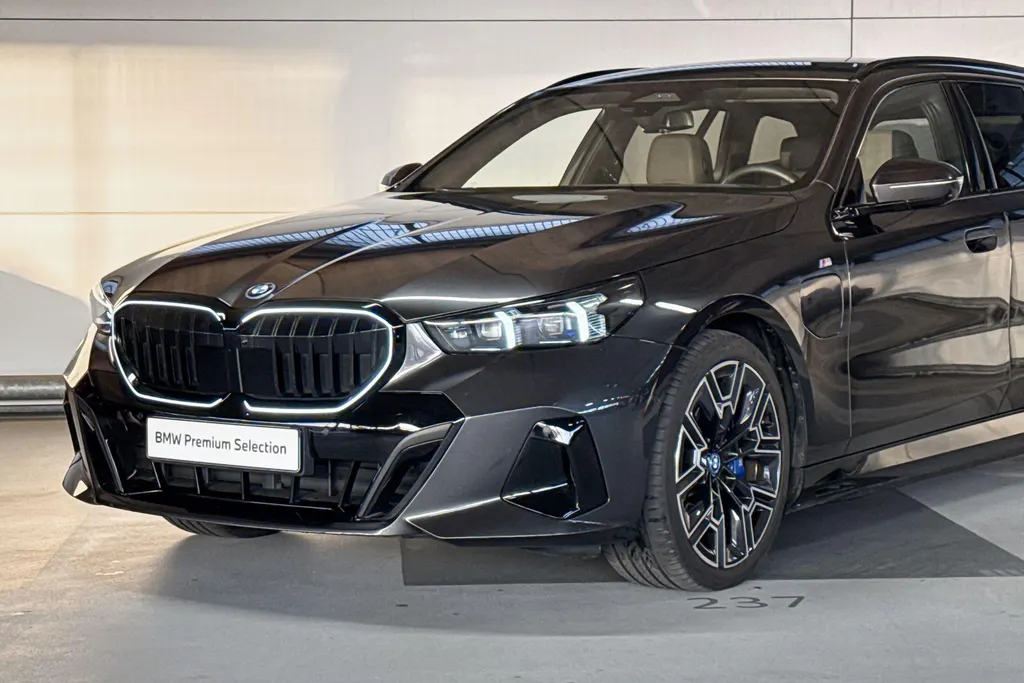 BMW 5 Serie Touring 550e xDrive