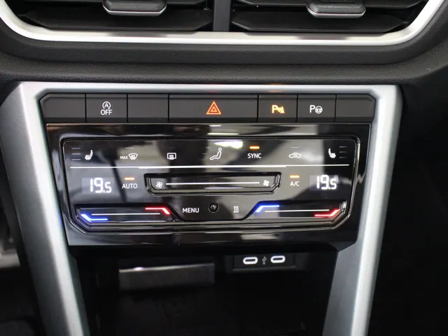 Volkswagen T-Roc Cabrio 1.0 TSI Style Goal Led | All Season Banden | Navigatie | 17' Velgen 'Zurich'
