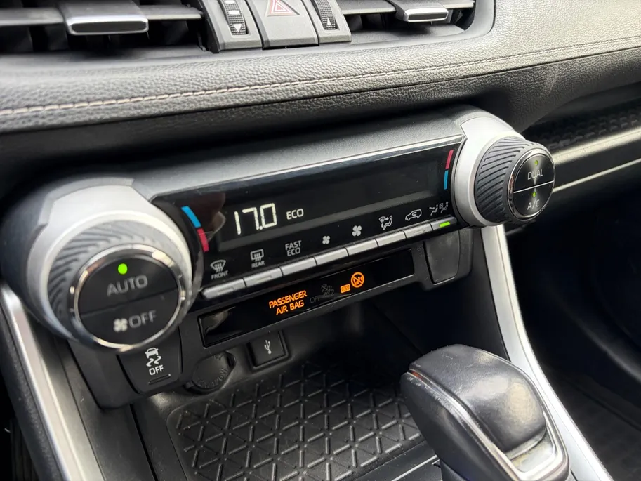 Toyota RAV4 2.5 Hybrid Active Trekhaak afneembaar , climate , navi , cruise , camera , lm velgen .