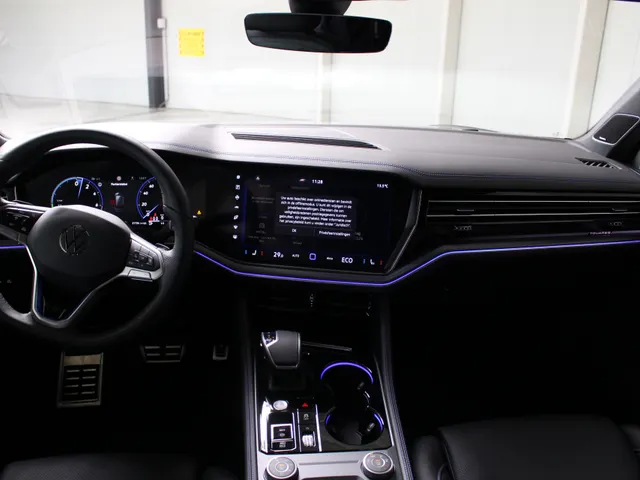 Volkswagen Touareg 3.0 TSi R 4-Motion 462 PK | Panoramadak | Head-Up display | Climate Seats | Keyless | Dynaudio |  Matrix Led