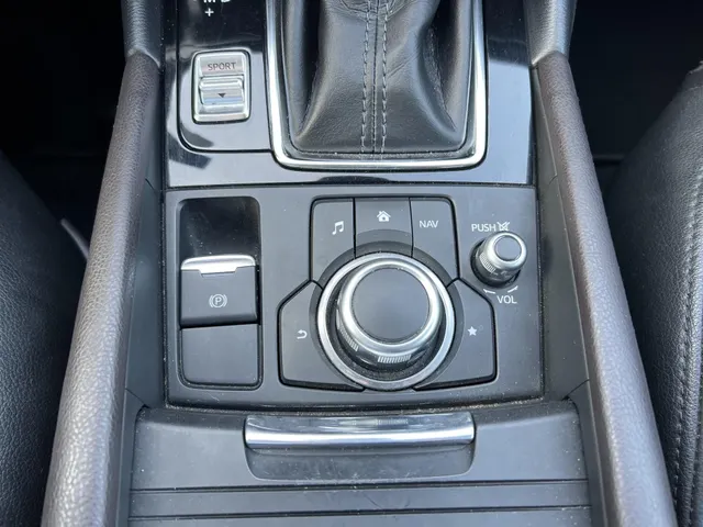 Mazda 3 2.0 SkyActiv-G 120 GT-M AUTOMAAT | TREKHAAK | 18' LM VELGEN | CAMERA | STOEL- en STUURVERWARMING | LEDER | Bose AUDIO | NED.AUTO | DEALER ONDERHOUDEN |