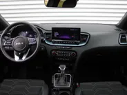 Kia Ceed Sportswagon 1.0 T-GDi MHEV Design Edition | Stuur-/stoelverwarming | Cruise adapt. | Camera | 16' LM | Elek. achterklep | JBL audio | LED |