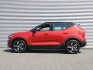 Volvo XC40 2.0 T4 R-Design | Keyless | HK Audio | Adap. Cruise | PDC | Elek. Trekhaak | 19' Velgen | Elek. Kofferklep | Camera | Stoelverwarming |