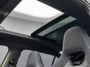 Volkswagen Tayron 1.5 eHybrid 272pk DSG R-Line Edition · Panoramadak · Inklap. Trekhaak · 360 Camera · Matrix LED · Dodehoeksensor · Stuur- & Stoelverwarming · Garantie t/m 16-02-2030 of 100.000km