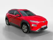 Hyundai Kona EV Fashion 64 kWh 204PK | Warmtepomp | SOH 100 % | Navigatie | Apple Carplay & Android Auto | Adaptive cruise control | Climate control | Head-up display | Parkeersensoren achter | Trekhaak |