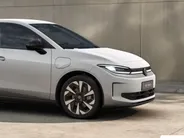Volkswagen ID. Polo Life First Edition 52 kWh accu, 211 PK · Achteruitrijcamera · Voorstoelen en stuurwiel verwarmd ·