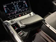 Audi e-tron 55 Quattro 408pk S Edition 95 kWh · SOH 95,8% · Panoramadak · Luchtvering · 360 Camera · Elek. Voorstoelen · Elek. Achterklep · Stoel-& Stuurverwarming · 21'' Inch ·