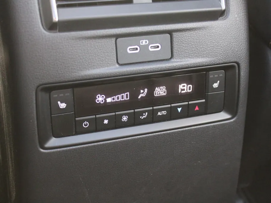 Mazda CX-80 2.5 e-SkyActiv PHEV Homura Plus | Trekhaak | Stuur-/stoelverwarming + ventilatie | 360 Camera | Schuifdak | Elek. stoelverst. | 20' LM | Leer | 7-zits |
