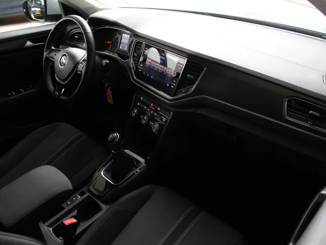 Volkswagen T-Roc 1.5 TSI Style Navigatie | Inklapbare spiegels | Climate Control | Privacy Glass