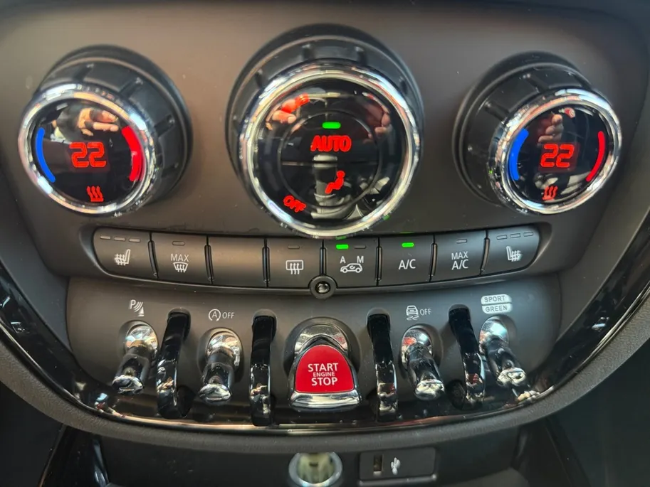 MINI Clubman 1.5 Cooper Business Edition | H&K | leer | head-up | trekhaak | NL-auto